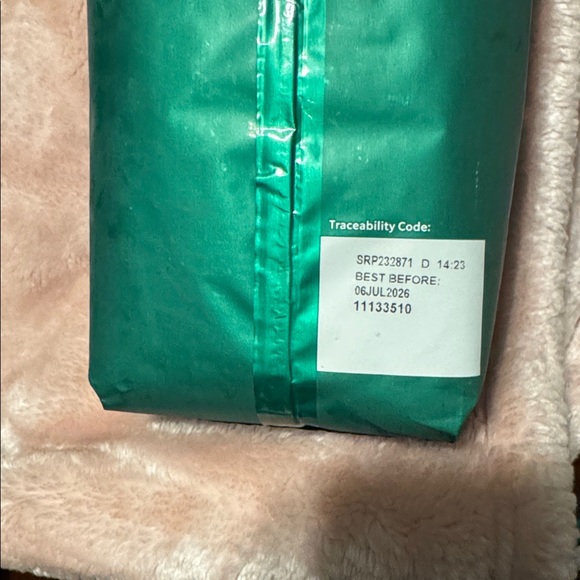 Starbucks 1971 Roast in Bold Green Packaging - Picture 2 of 2